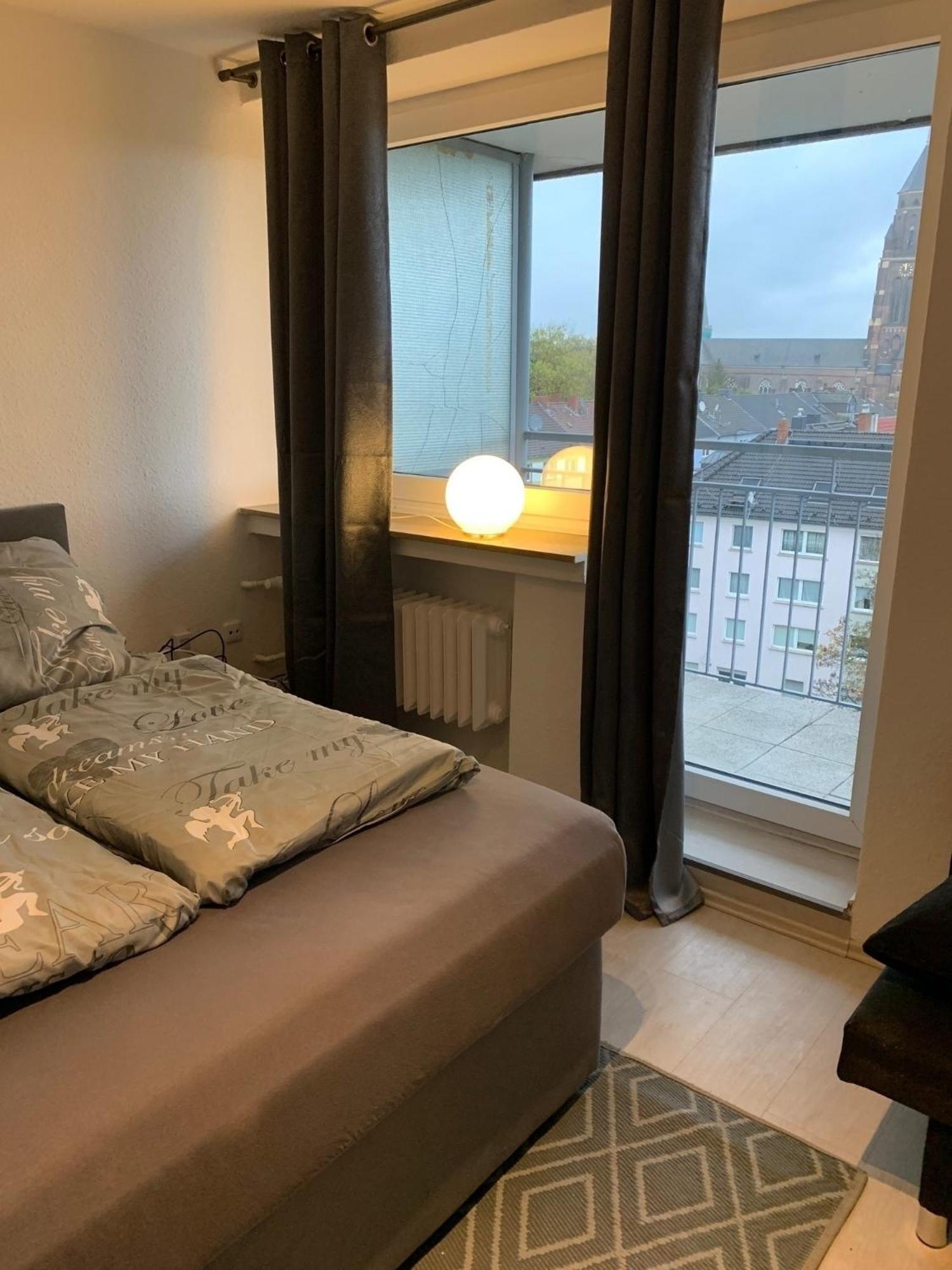 59 Mit Loggia, Einbau Kueche,1 Boxspringbett, Eigenes Bad, W-lan, Tv , Waschmaschine, Schlafcouch Apartment Gelsenkirchen